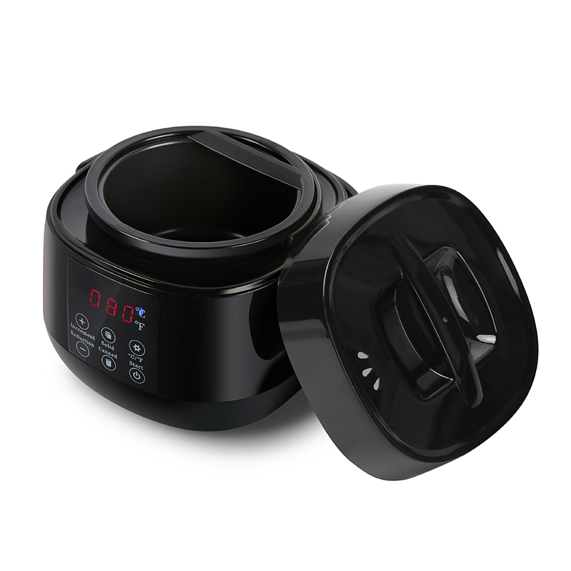 Periuk lilin kecil dengan pemegang hitam